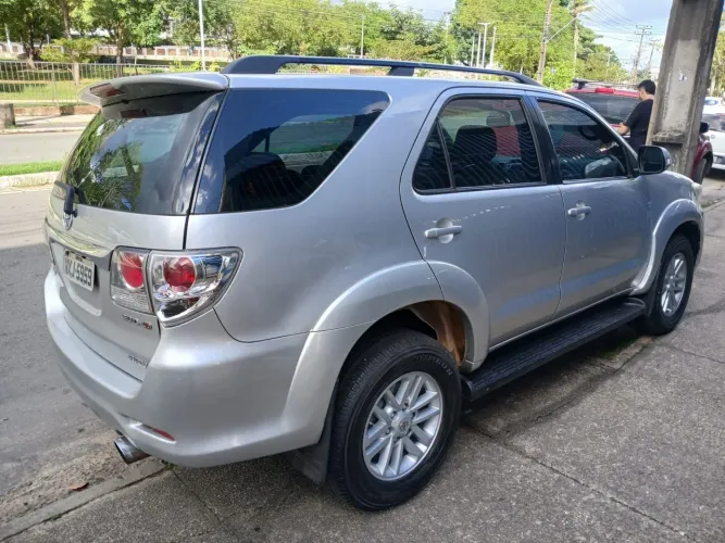 Toyota Hilux SW4 SRV D4-d 4X4 3.0 TDI Dies. AUT 2012
