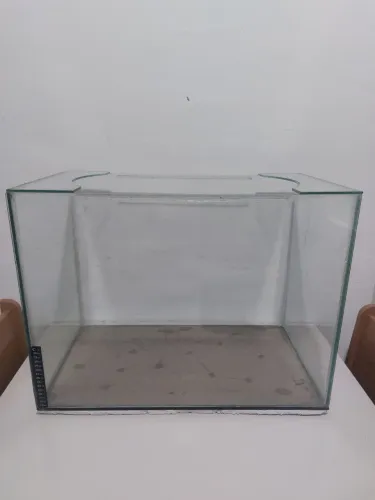 Aquário 66L seminovo