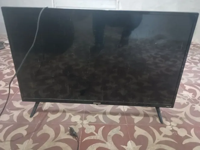 Vendo TV Semp RokuTV com tela quebrada 