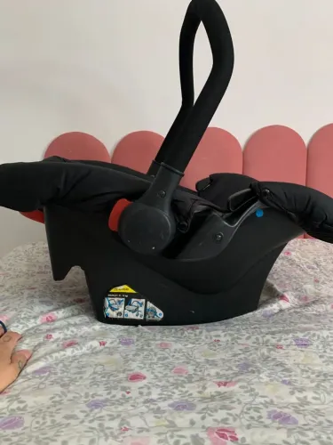 Vende-se bebê conforto em perfeito estado, com 1 ano de uso.