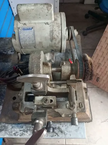 Máquina cópia chaveiro 