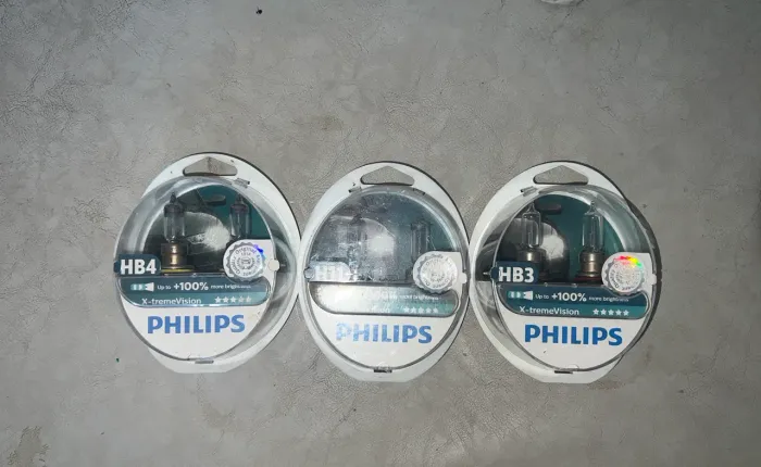 Kit com 3 pares de faróis +100% Marca: Philips do Corolla 2013