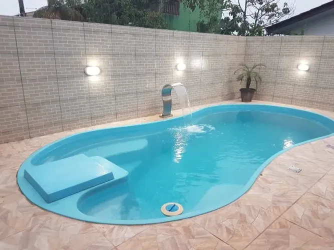 Aluga-se Casa com piscina em Guaratuba