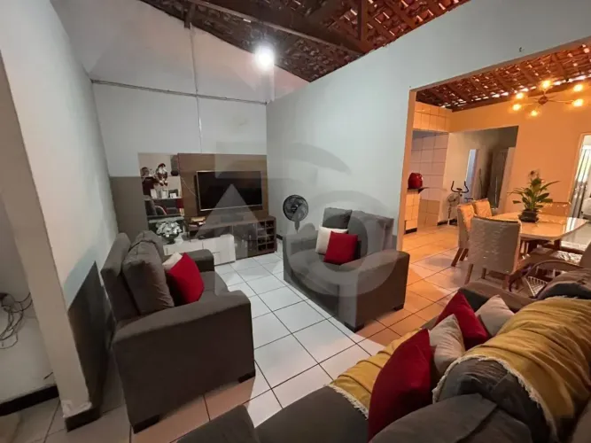 Casa Ampla à Venda com 3 Quartos e 1 Suíte no Bairro Palestina