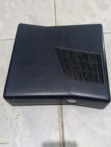 Microsoft Xbox 360 Slim 4gb Preto (NAO ESTA FUNCIONANDO PARA PEÇAS)