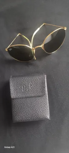 Óculos Ray Ban dobrável.