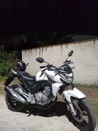 Vendo CB Twister 250f branca 2017