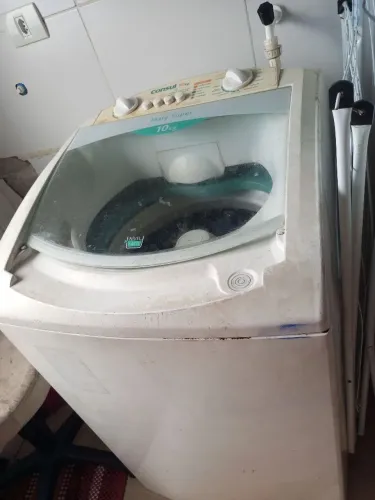 Vendo máquina de lavar de 10 kilos em boas condições funcionando perfeitamente 