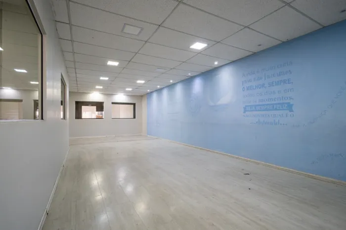 Casa comercial para venda em Cambuci, 619m²