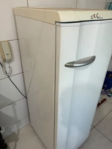 Geladeira super com degelo prático