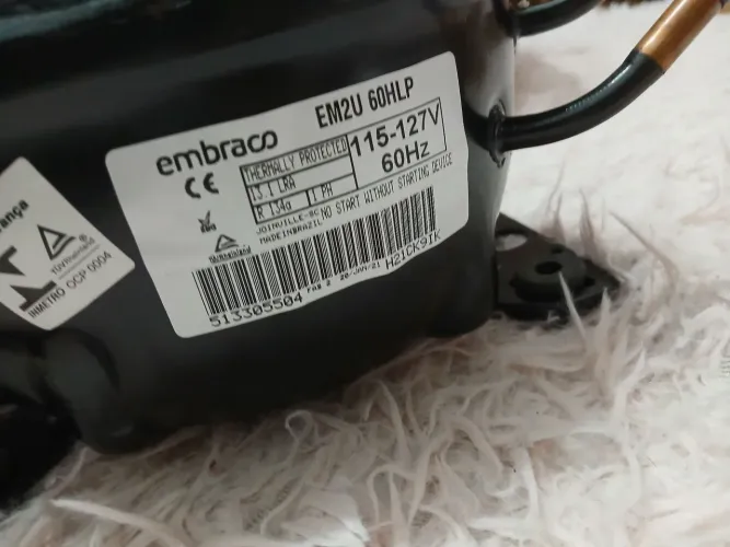 MOTOR  COMPRESSOR  EM2U 60HLP 127v, 1/6 gás R134a<br>1/4<br>127V<br>GAS  R 134a