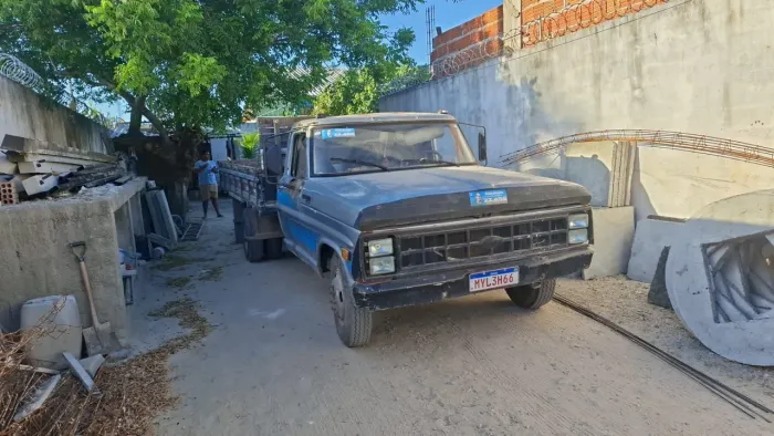 Caminhão F4000
