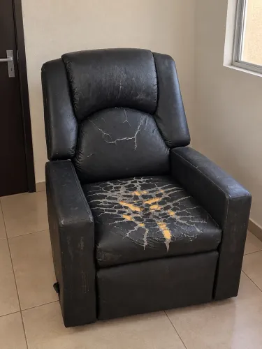 Poltrona de couro sintético