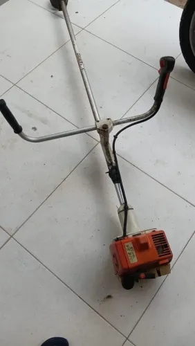 Vende se roçadeira STIHL 220