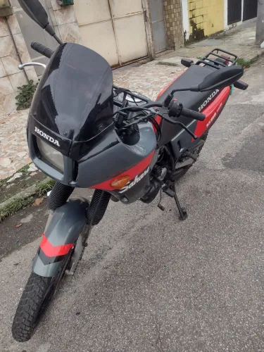 Vendo Moto Honda nx350 Sahara