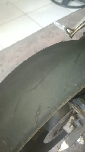 Pneu Pirelli Diablo Rosso 3 (usado) 150/60 17
