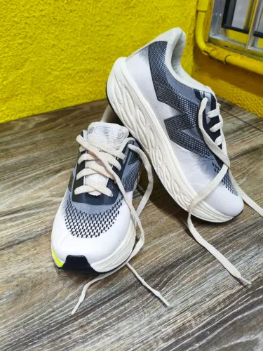 TENIS NEW Balance Fesh Foam x 1800