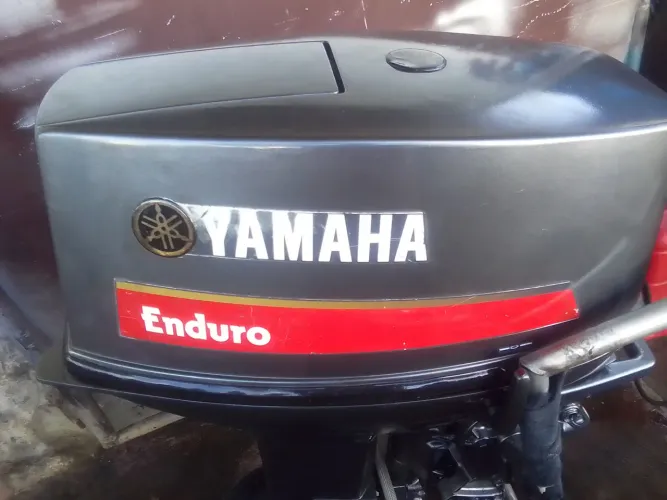 Motor Yamaha 40hp  partida elétrica e manual 