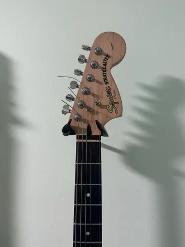 Guitarra Squier Standard