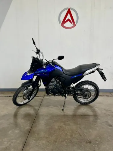 Yamaha XTZ 250 Lander Connected 2025