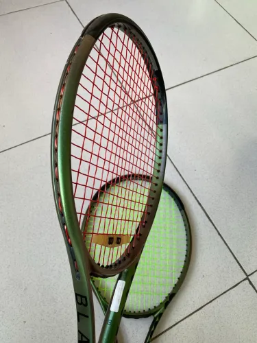 Raquete Wilson Blade V8 285g ( O par )