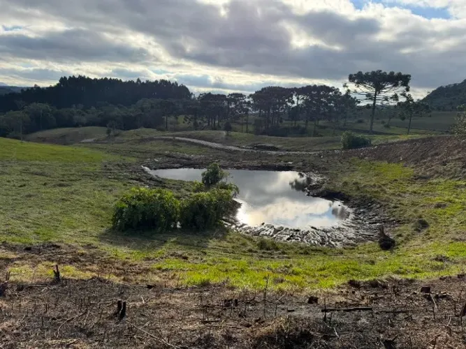 EXCLUISIVIDADE! Sitio com LAGO, 2 km do centro.