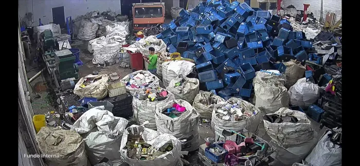 Vaga para auxiliar de produção em reciclagem - NECESSÁRIO EXPERIENCIA