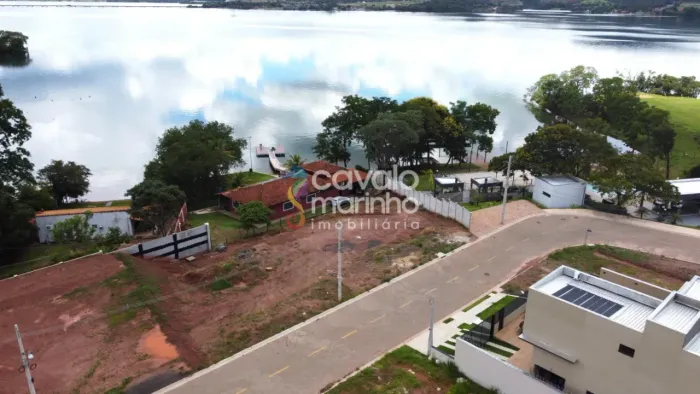 Terreno em condomínio à venda de 650m² - Condomínio Jardim das Bromélias - Rifaina/SP.