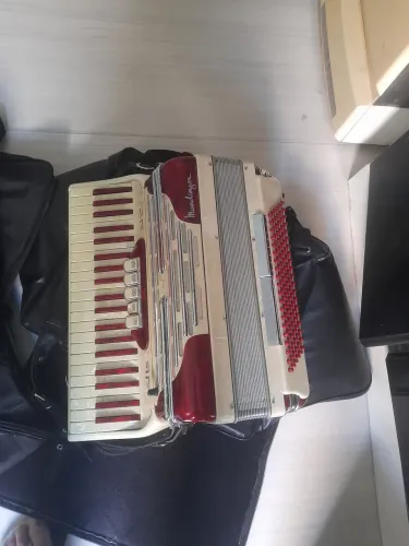 Acordeon mundinger 12 b eletrificada italiana