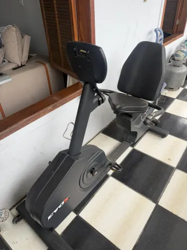 Bicicleta Ergométrica Horizontal Magnética Evox H800