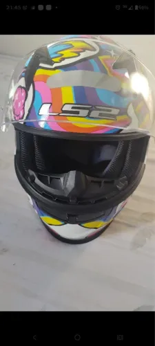 Vende - se capacete semi novo