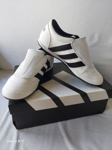 Tênis Adidas