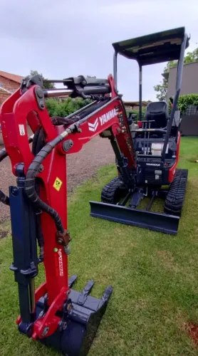 Mini escavadeira Yanmar Vio17 e acessórios perfuratriz e conchas 