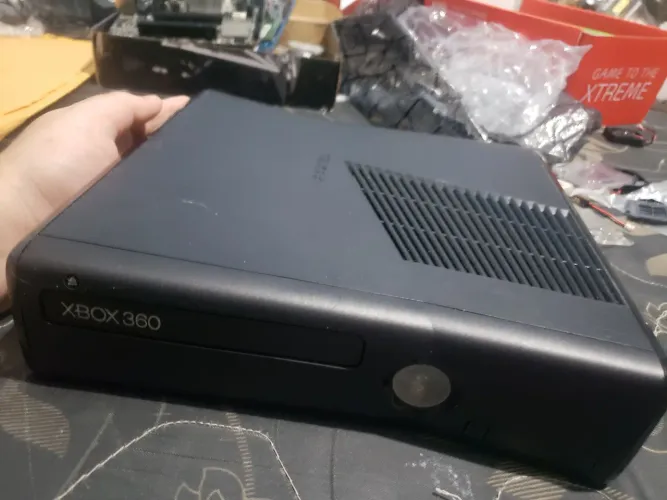 2 xbox 360 ambos sem funcionar (Slim,SuperSlim)