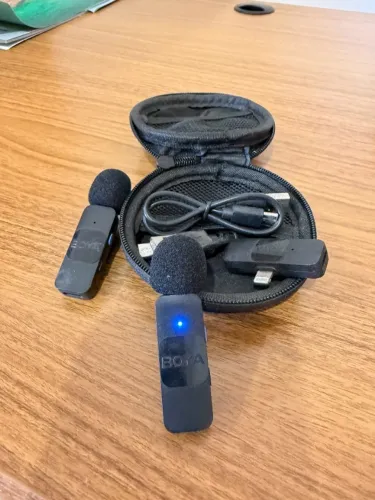 Kit 2 Microfones de Lapela Sem Fio BOYA para iPhone + Estojo