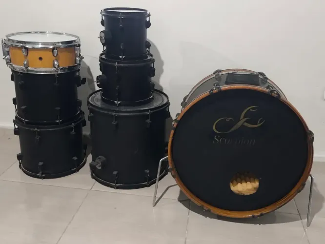 Bateria antiga e conservada bateria scorpion raridade 7 peças