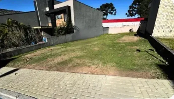 Imóvel para venda tem 230 metros quadrados em Santa Cândida - Curitiba - PR