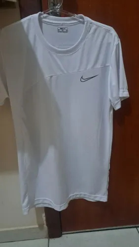 Camiseta esportiva dri-fit branca