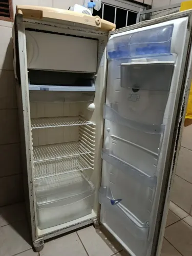 GELADEIRA 