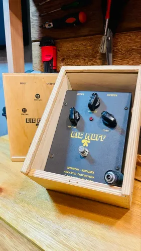 Electro-Harmonix "Black Russian" Big Muff Pi ?