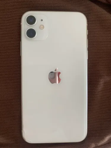 iPhone 11 64GB branco em bom estado