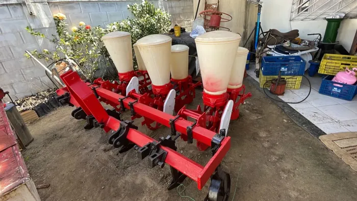 PLANTADEIRA DE FEIJÃO E MILHO