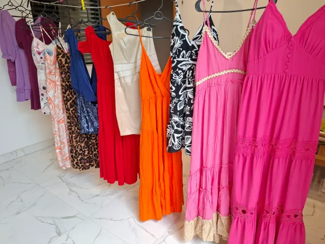 VESTIDOS E BLUSAS DE  R$10,00 ;20,00; 30,00 