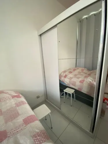 Guarda-roupa duas portas de correr com espelho