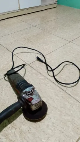Esmerilhadeira bom estado 220v