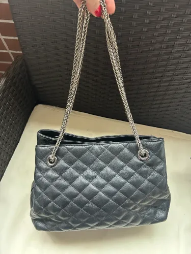 Bolsa couro matelassê alça corrente preto Corello 