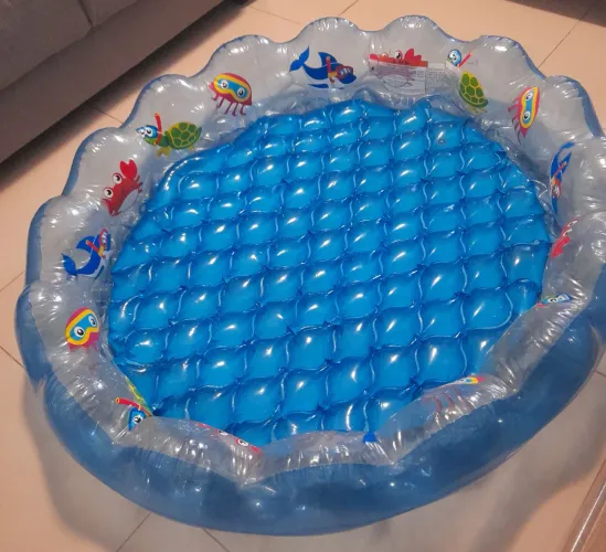 Piscina inflável redonda 120cm + brinquedos infláveis