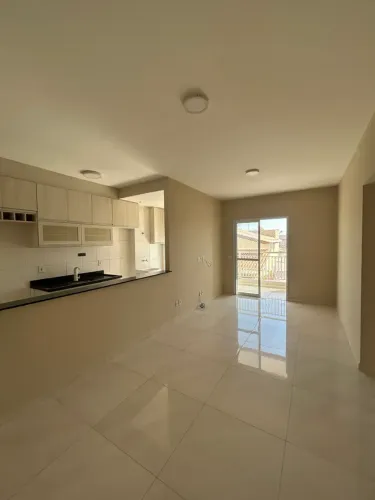 Alugo apartamento, 72m2, com 2 quartos, sendo 1 suíte e sacada gourmet. Jardim Oásis - Tau