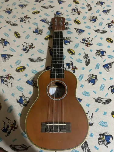 Ukulele soprano de 4 cordas