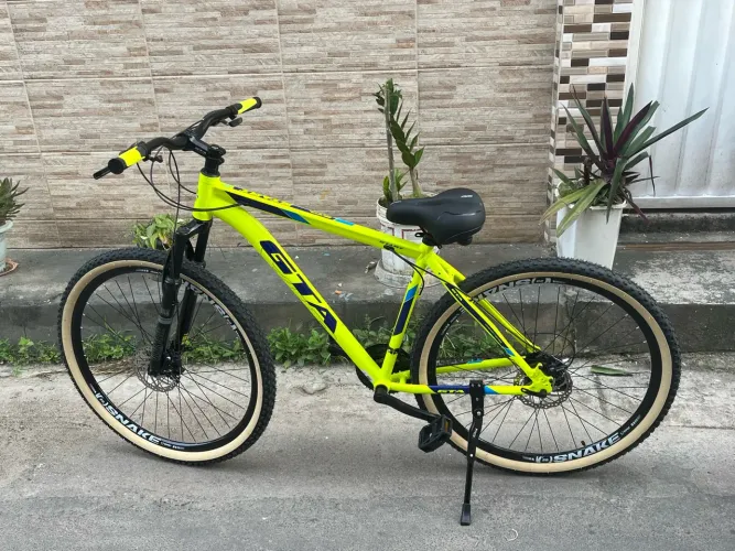 Bike bicicleta sportiva seminova com marcha pra sair logo